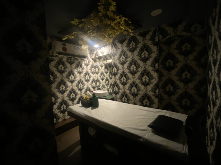 Swedsh massage in vile parel, mumbai
