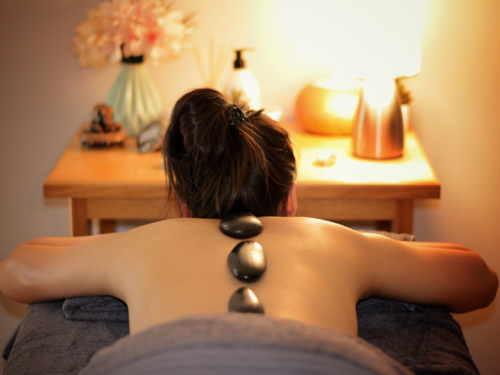 Massage spa hot stone